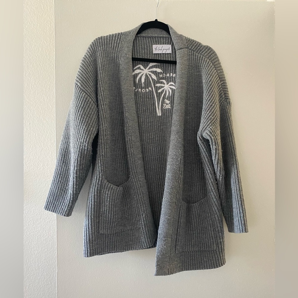 Grey cardigan with pockets and back detail